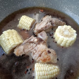 玉米脊骨炖芸豆的做法步骤：7