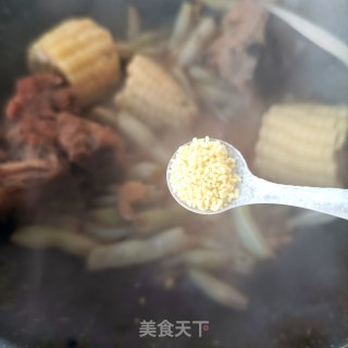 玉米脊骨炖芸豆的做法步骤：12