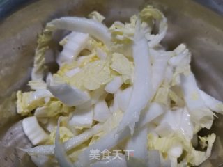 白菜头炒肉的做法步骤：1