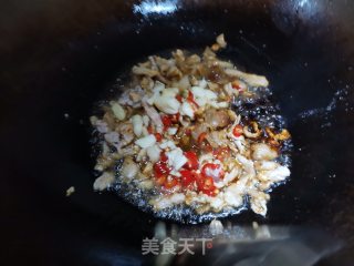 白菜头炒肉的做法步骤：3