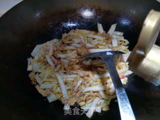 白菜头炒肉的做法步骤：5