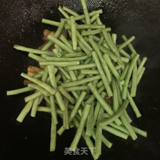 豆角炒五花肉的做法步骤：7