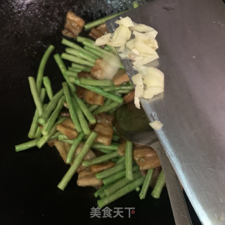 豆角炒五花肉的做法步骤：8