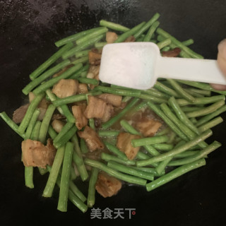 豆角炒五花肉的做法步骤：9