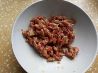牛柳包菜炒粉丝的做法步骤：1