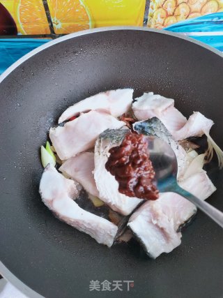 家常烧草鱼块的做法步骤：5