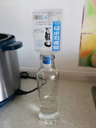 桑椹酒和蓝莓酒共用～我爱江小白的做法步骤：1
