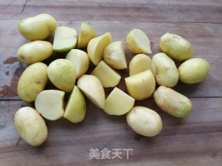 红烧凤爪小土豆的做法步骤：4