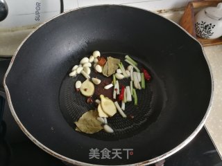 红烧凤爪小土豆的做法步骤：5