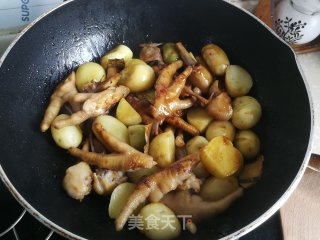 红烧凤爪小土豆的做法步骤：8