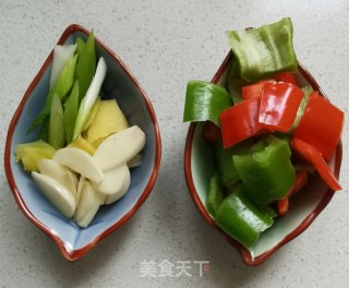 香菇烧冻豆腐的做法步骤：2