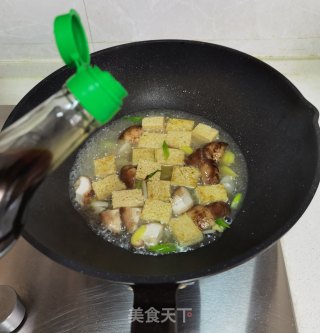 香菇烧冻豆腐的做法步骤：8