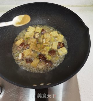 香菇烧冻豆腐的做法步骤：10