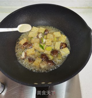 香菇烧冻豆腐的做法步骤：11