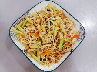 凉拌鸡丝的做法步骤：8