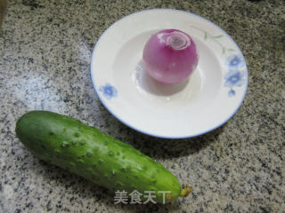 洋葱拌黄瓜的做法步骤：1