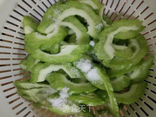 苦瓜白灼拌鸡蛋的做法步骤：3