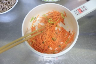 低脂美味的素炒荞麦面的做法步骤：3