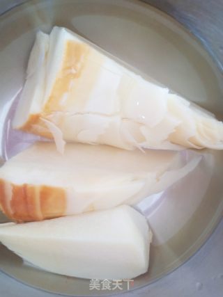 牛肉炒春笋的做法步骤：1
