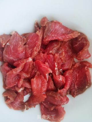 牛肉炒春笋的做法步骤：2