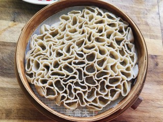 莜面卷卷的做法步骤：1