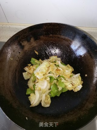 圆白菜炒尖椒的做法步骤：4