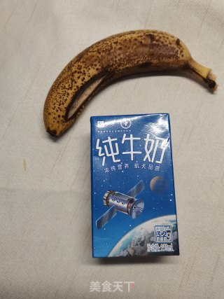 香蕉奶昔的做法步骤：1