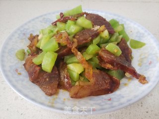 莴笋炒腊肠的做法步骤：7