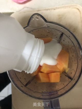 木瓜奶昔的做法步骤：2