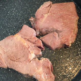 香煎肉眼牛排的做法步骤：3