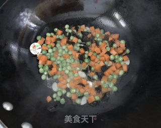 豌豆木耳炒胡萝卜的做法步骤：8