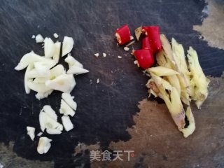 磨芋煮鱼的做法步骤：3