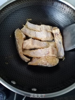 磨芋煮鱼的做法步骤：4