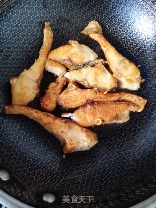 磨芋煮鱼的做法步骤：5
