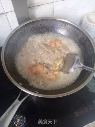 磨芋煮鱼的做法步骤：8