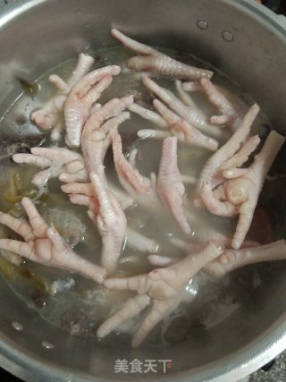 猪肺鸡爪煲霸王花的做法步骤：7