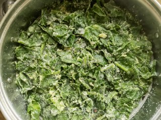 蒜瓣辣椒蒸炒根达菜的做法步骤：8