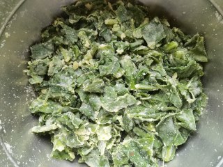 蒜瓣辣椒蒸炒根达菜的做法步骤：9