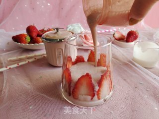 草莓思慕雪的做法步骤：6