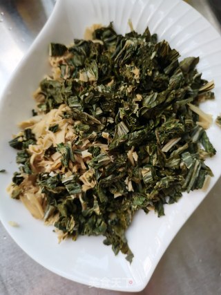 菜干焖排骨的做法步骤：2