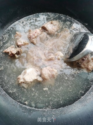 菜干焖排骨的做法步骤：3