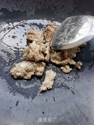 菜干焖排骨的做法步骤：6