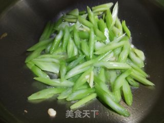 西芹炒海笋的做法步骤：8