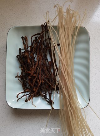 干豆角拌粉条的做法步骤：1