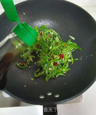 青椒炒鸡蛋的做法步骤：6