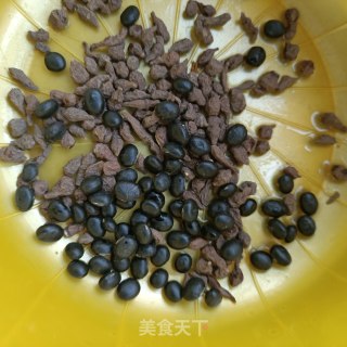 人参果三黑粥的做法步骤：2