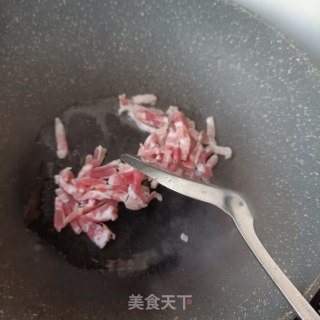 炒肉拌霞草的做法步骤：3