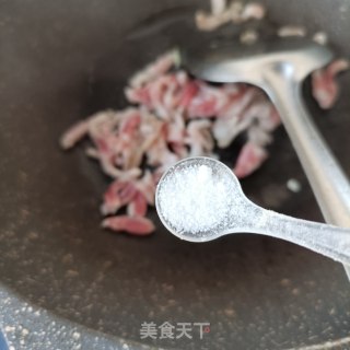 炒肉拌霞草的做法步骤：4