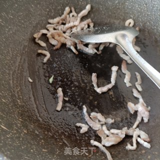 炒肉拌霞草的做法步骤：5