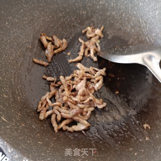炒肉拌霞草的做法步骤：7
